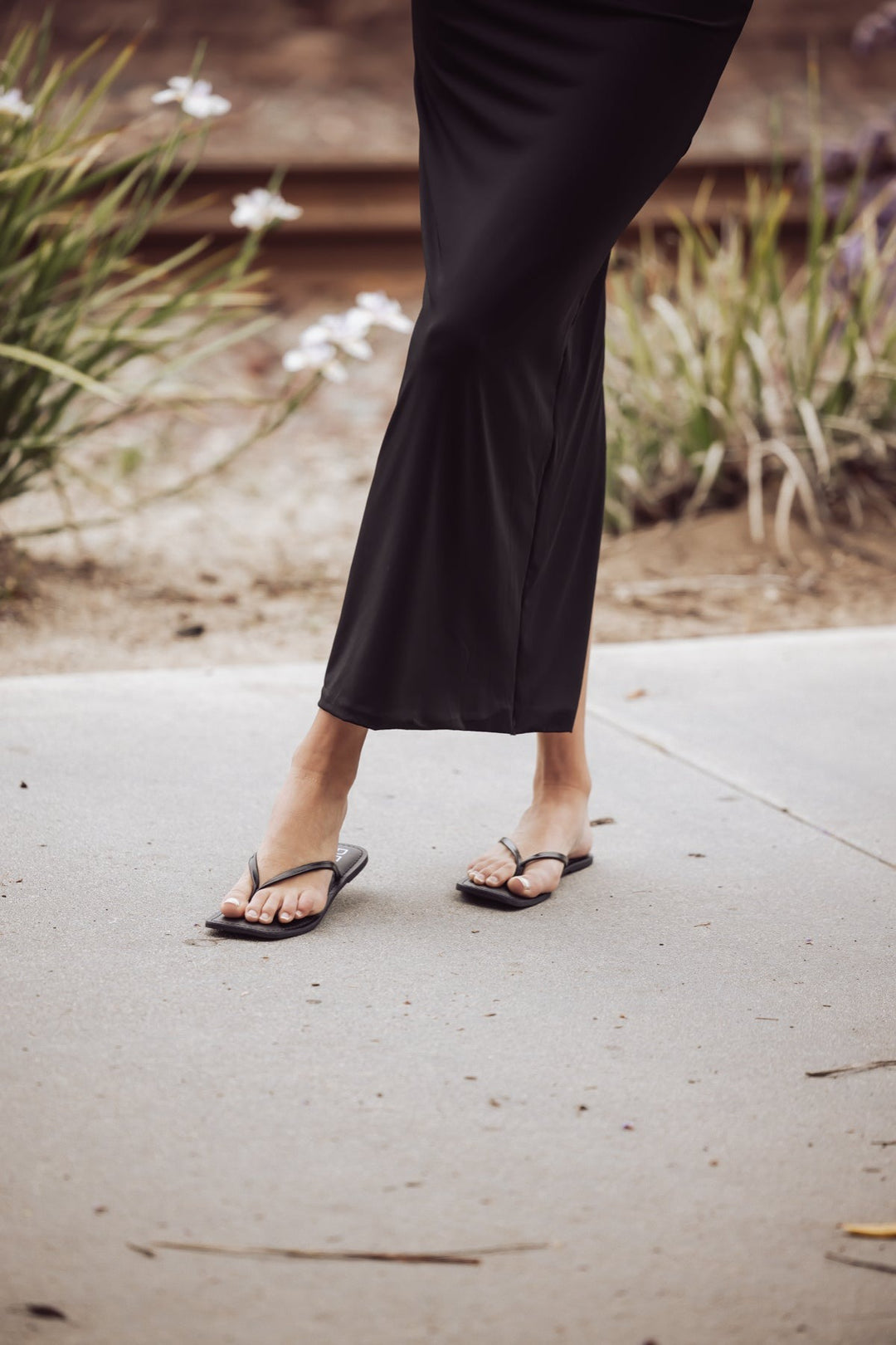 Matisse Bungalow Thong Sandal - Black
