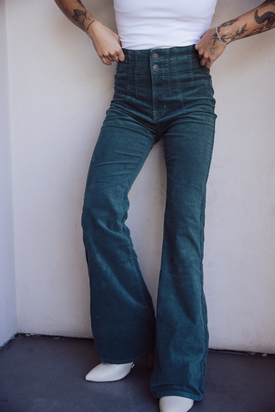 We The Free People Women's Retro Jayde Corduroy Green Flare Pants Jeans  Size 27