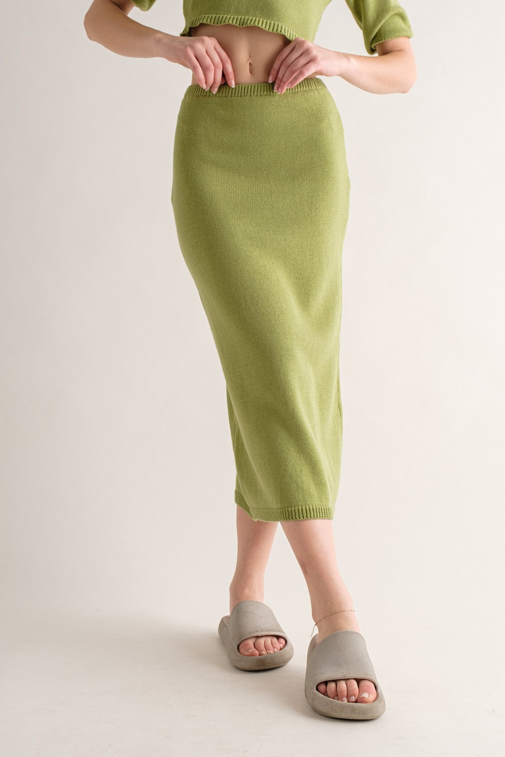 The Logan Knit Midi Skirt in apple green is made with 100% cotton knit fabric for a comfortable wear. It features a midi skirt length and matching set, with an elastic waist band for a perfect fit. This skirt is perfect for everyday wear.