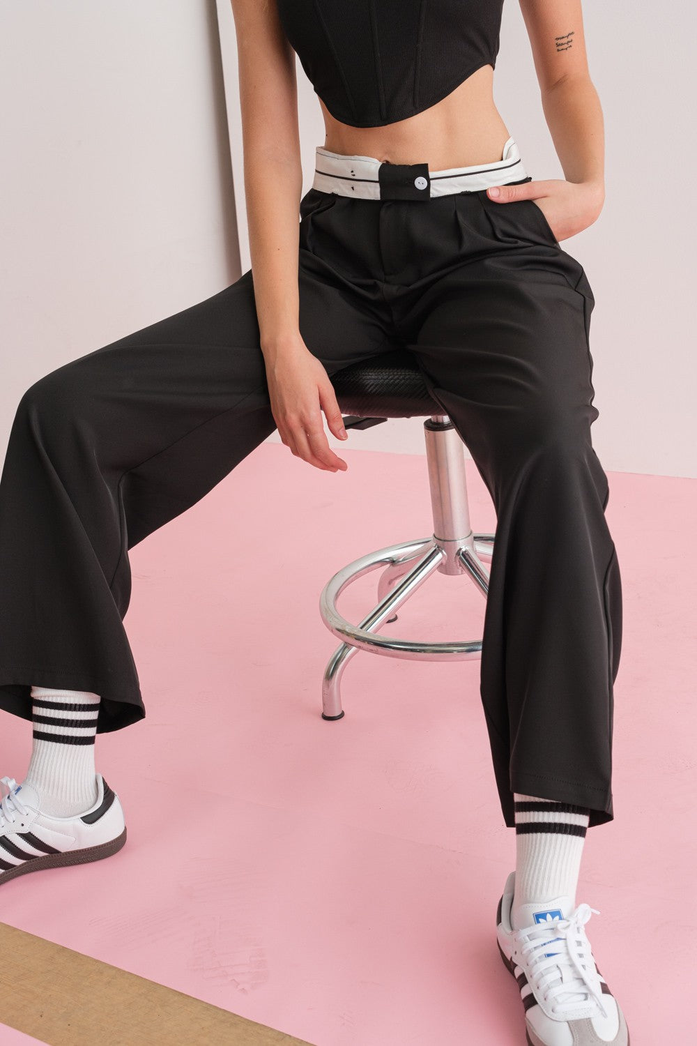 The Diana Wide Leg Pants are designed to provide an effortless, comfortable look. Crafted from a blend of 95% polyester and 5% spandex, these pants boast an elastic waist, high waistline, and two convenient front pockets. The addition of the wide leg allows for more freedom of movement, distinguishing them from traditional skinny leg pants.