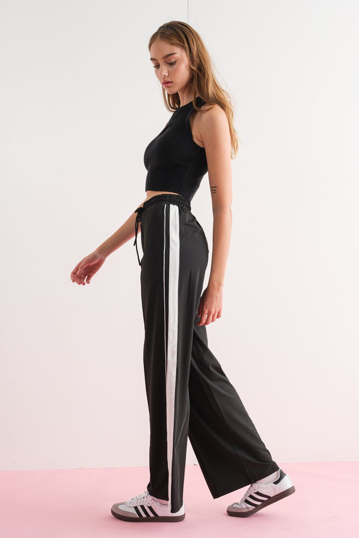 Offering timeless style and lasting comfort, the Nova Wide Leg Stripe Sweat Pant is the perfect wardrobe staple. Featuring a wide leg, side stripe, drawstring, elastic waistband and front pockets, this pant ensures lasting quality and an effortlessly cool look.