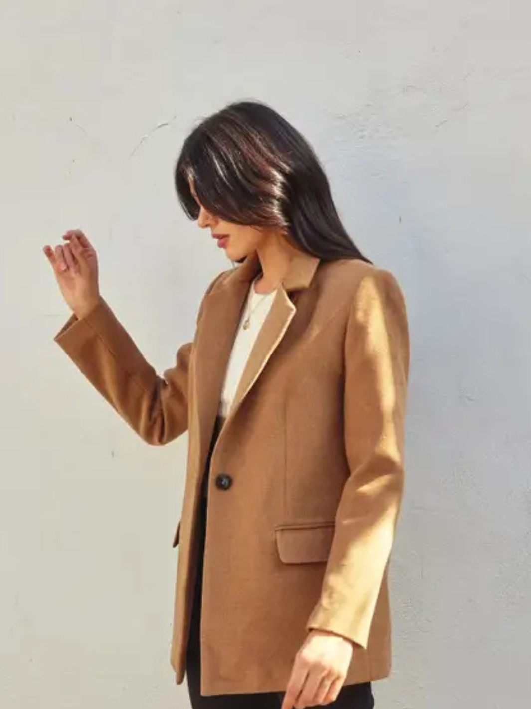 A quality structured blazer is a must-have for every fashionista! Our Uptown Girl Pocketed Blazer has an elevated classic silhouette that fits true to size with an extended length. Women's Boutique