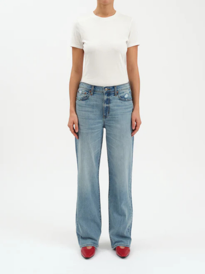 DAZE DENIM - 1999 Jeans Slouch 90's Fit modeled in medium vintage wash, slouchy 90s fit with white tee and red shoes