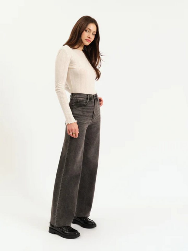 DAZE DENIM - Farout High Rise Wide Leg Jeans: model wearing dark gray wide-leg jeans with a cream top.