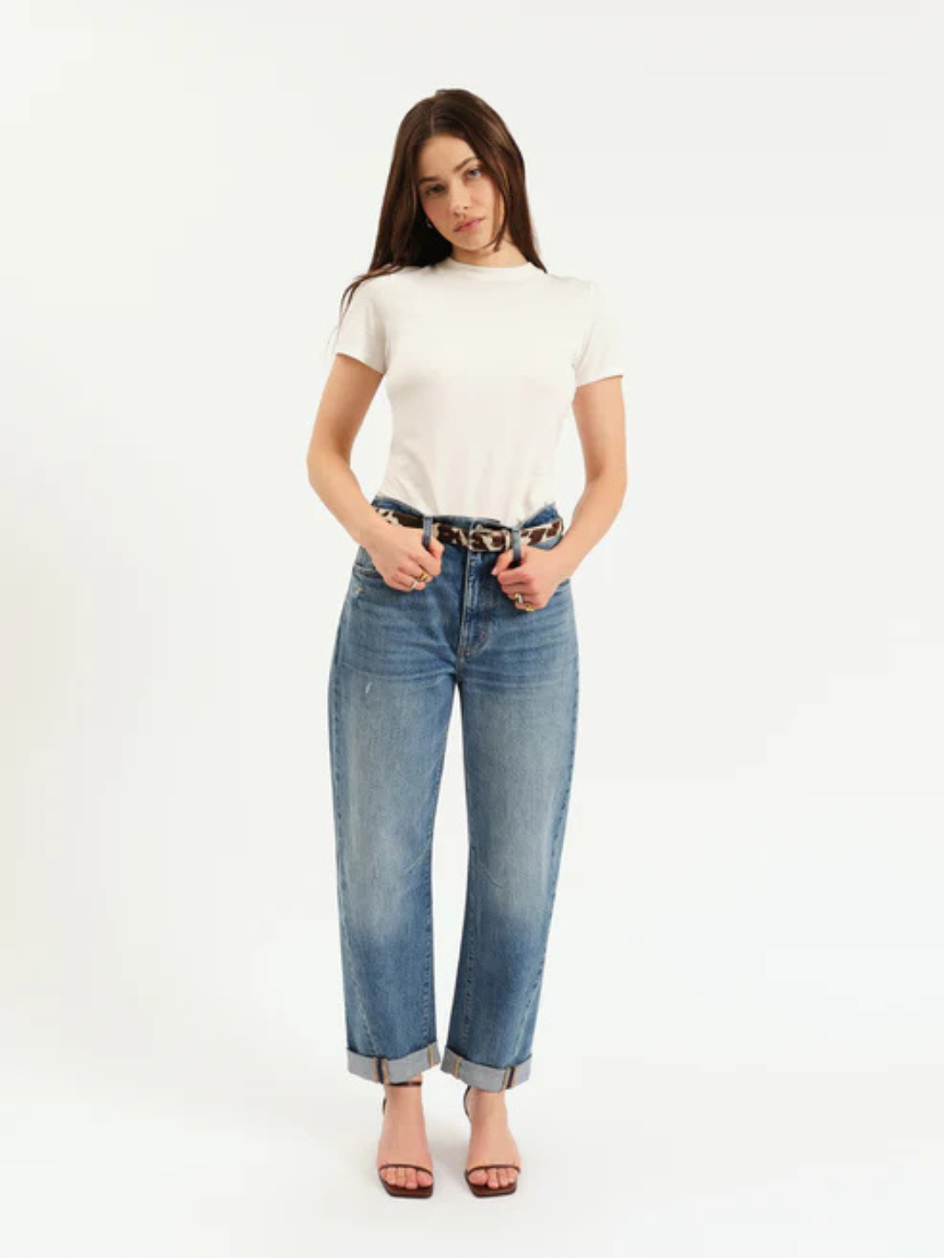DAZE DENIM - Venice Barrel Leg: model in high-rise, relaxed-fit jeans with pre-rolled cuffs.