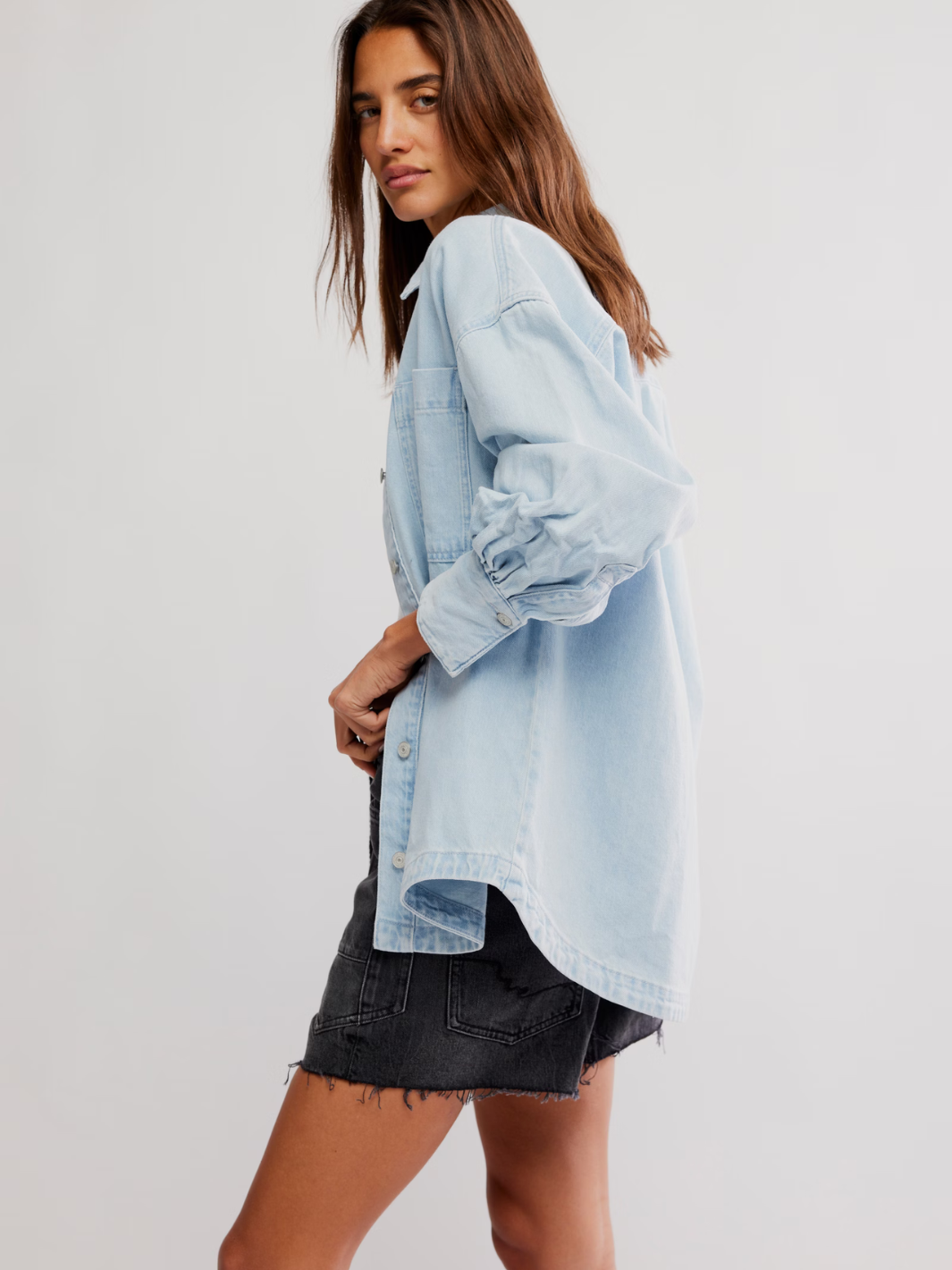 Stylish model showcasing the FREE PEOPLE - Ashley Denim Shirt, featuring an oversized fit and classic button-down design.