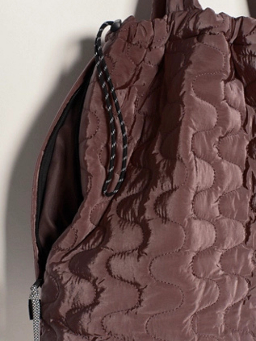 Quilted FREE PEOPLE - Cloud 9 Tote Bag in a stylish, slouchy design, perfect for workouts and weekend adventures.