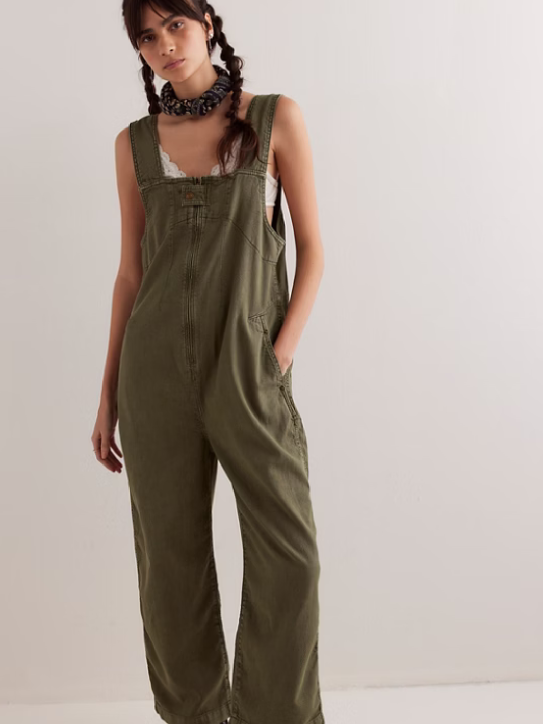 Relaxed and stylish, the FREE PEOPLE - Jude One Piece Jumpsuit features a utility-inspired design for effortless cool.