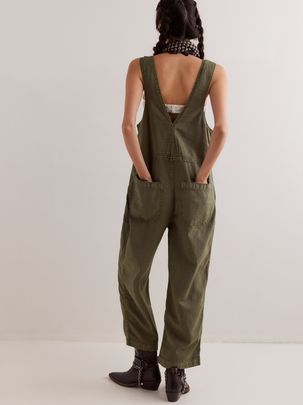 Relaxed and stylish, the FREE PEOPLE - Jude One Piece Jumpsuit features a utility-inspired design for effortless cool.