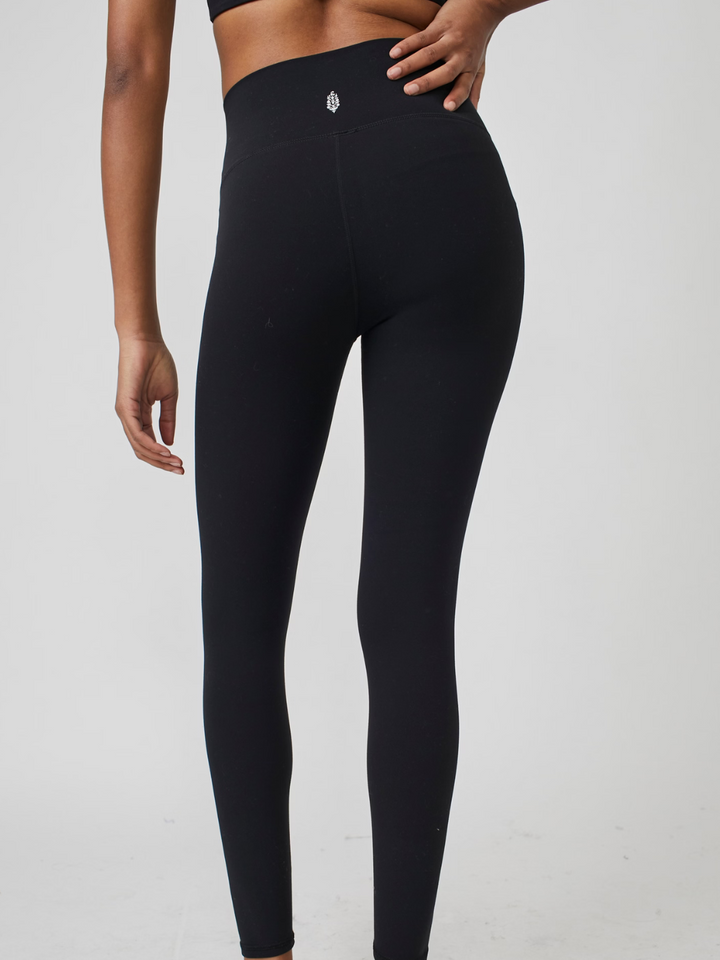 Discover the FREE PEOPLE - Never Better Legging, your ultimate blend of comfort and performance for every workout.