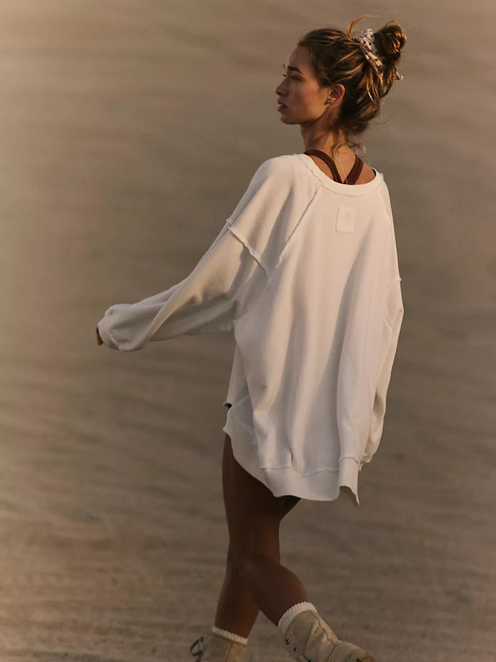 Cozy and stylish, the FREE PEOPLE - One To Beat Pullover features a relaxed fit and chic high-low hem. Perfect for all day wear!