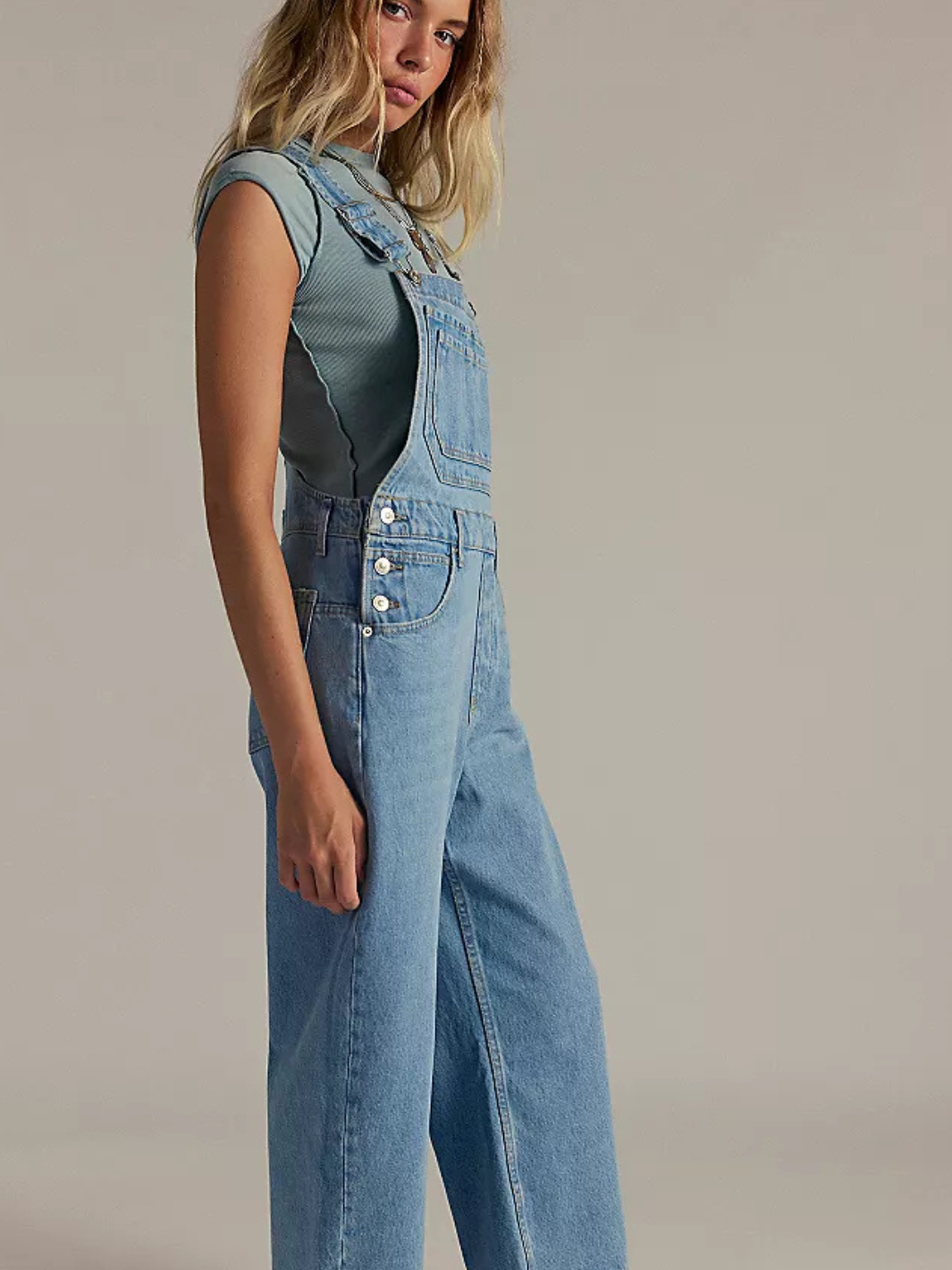 FREE PEOPLE - We The Free Deep Trance Overalls feature a relaxed fit, perfect for a laid-back, stylish look.