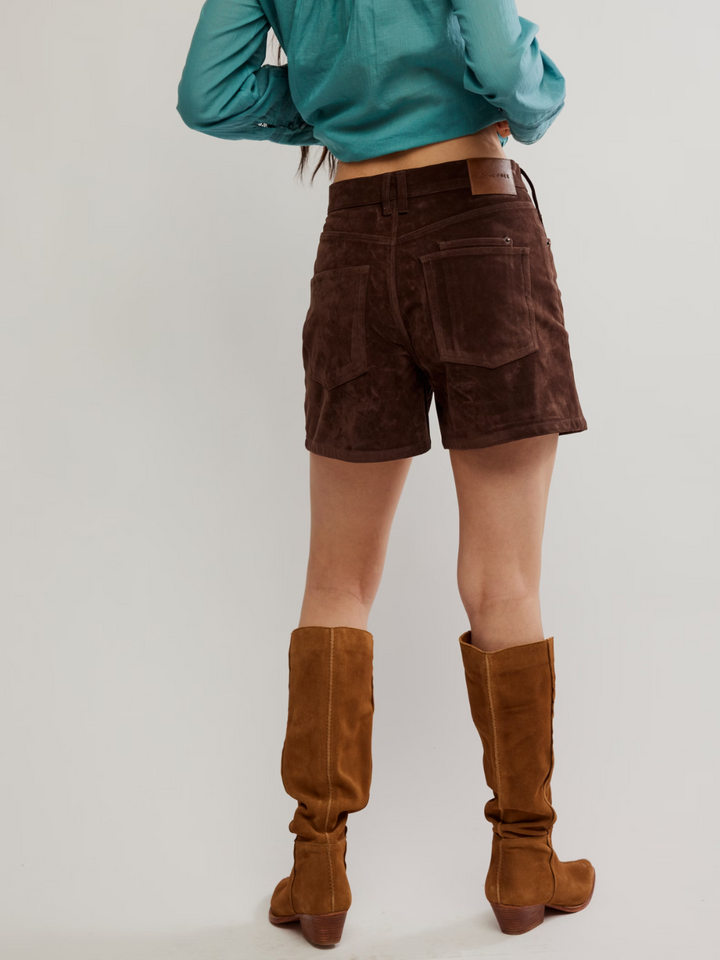 FREE PEOPLE - We The Free Tippi Vegan Suede Short showcases a chic, high-rise design perfect for a western-inspired look.