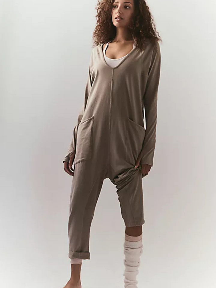 Your favorite onesie just got a winter-ready upgrade! Perfect for layering after a workout or lounging in ultimate comfort, this soft and cozy long-sleeve onesie features a relaxed, slouchy fit with a dropped crotch for effortless movement. Complete with convenient side pockets, it’s designed for both function and style—your go-to for chilly days and laid-back vibes.