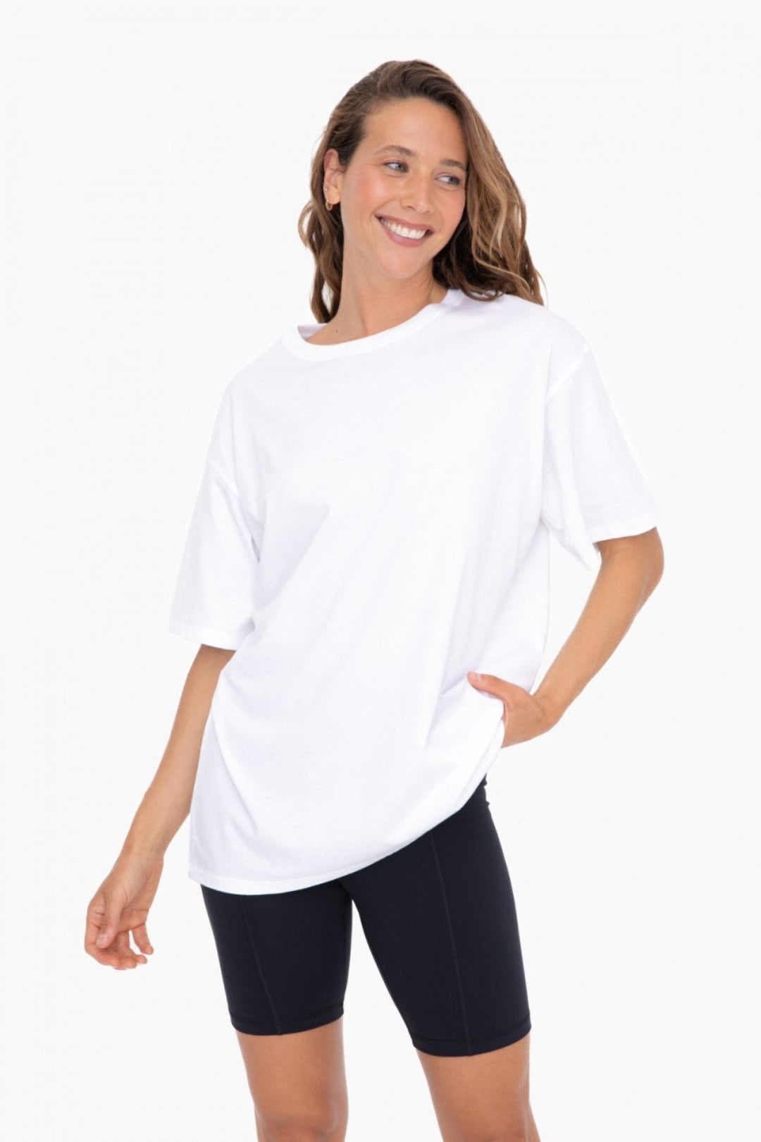 Introducing the newest fabric to our line: 100% organic cotton! This classic short sleeve t-shirt comes in a comfortable boxy oversized boyfriend fit. The fabric has a super soft handfeel and is topped of with a ribbed neckline.