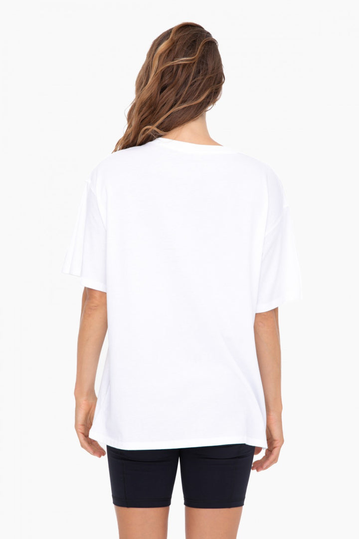 Introducing the newest fabric to our line: 100% organic cotton! This classic short sleeve t-shirt comes in a comfortable boxy oversized boyfriend fit. The fabric has a super soft handfeel and is topped of with a ribbed neckline.