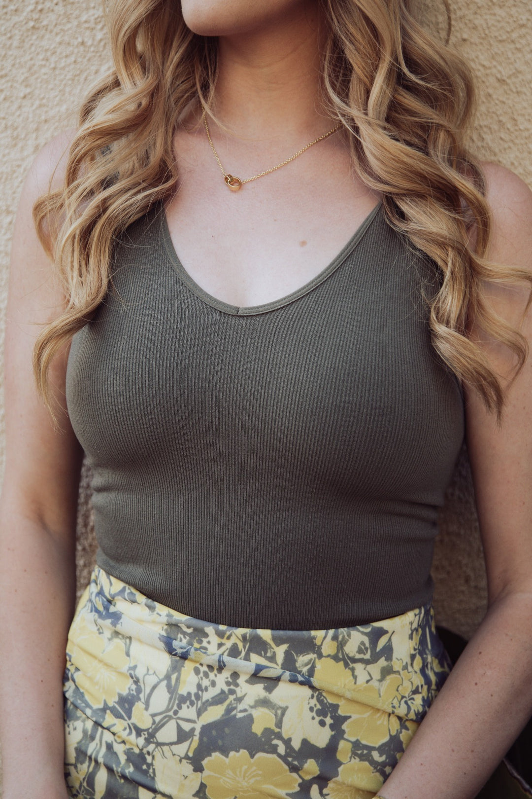 TWO-SIDED SEAMLESS RIBBED CROP KNIT TANK TOP - MOSS