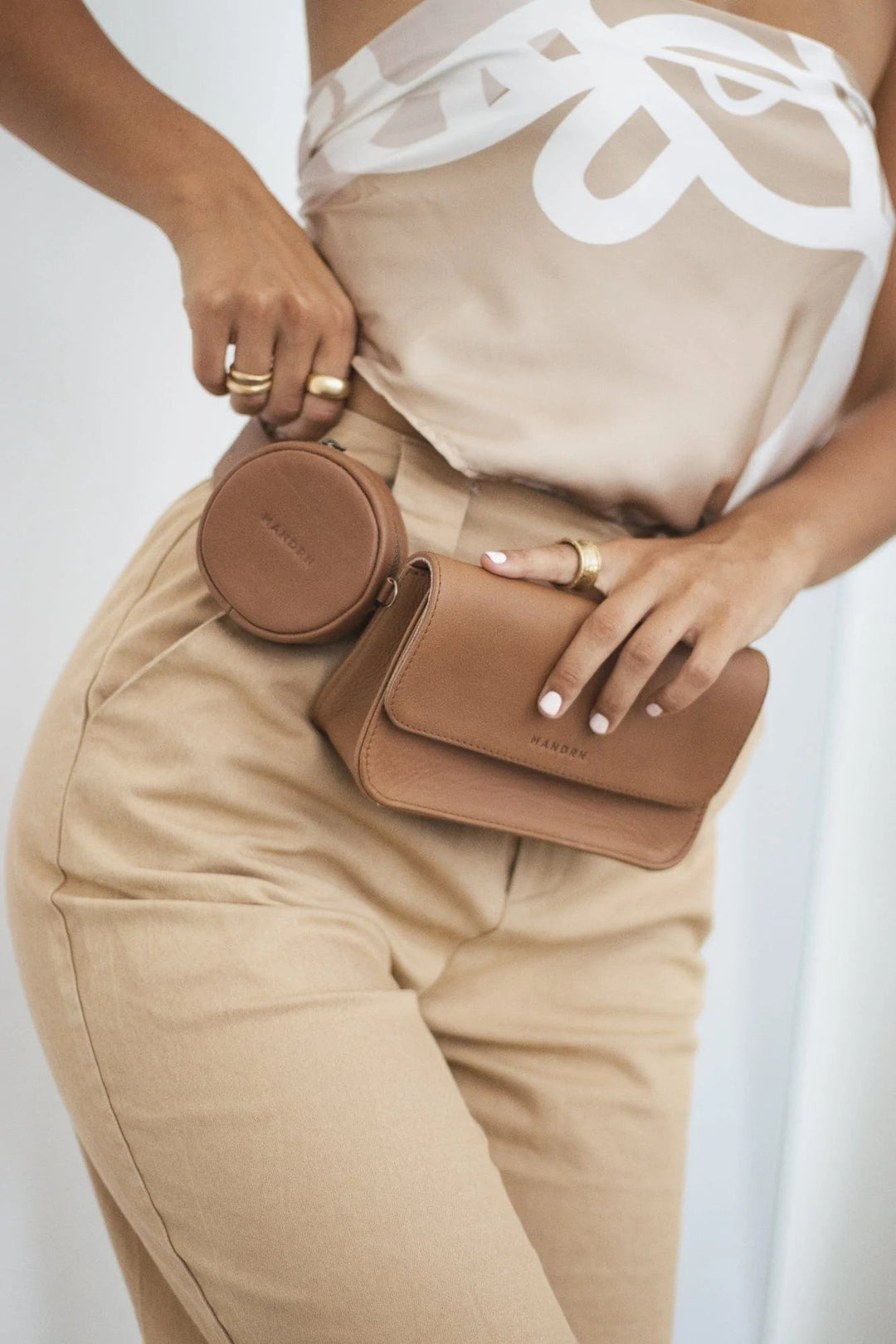 ROVER LEATHER CIRCLE POUCH - TAN-MANDRN-Jayden P Boutique