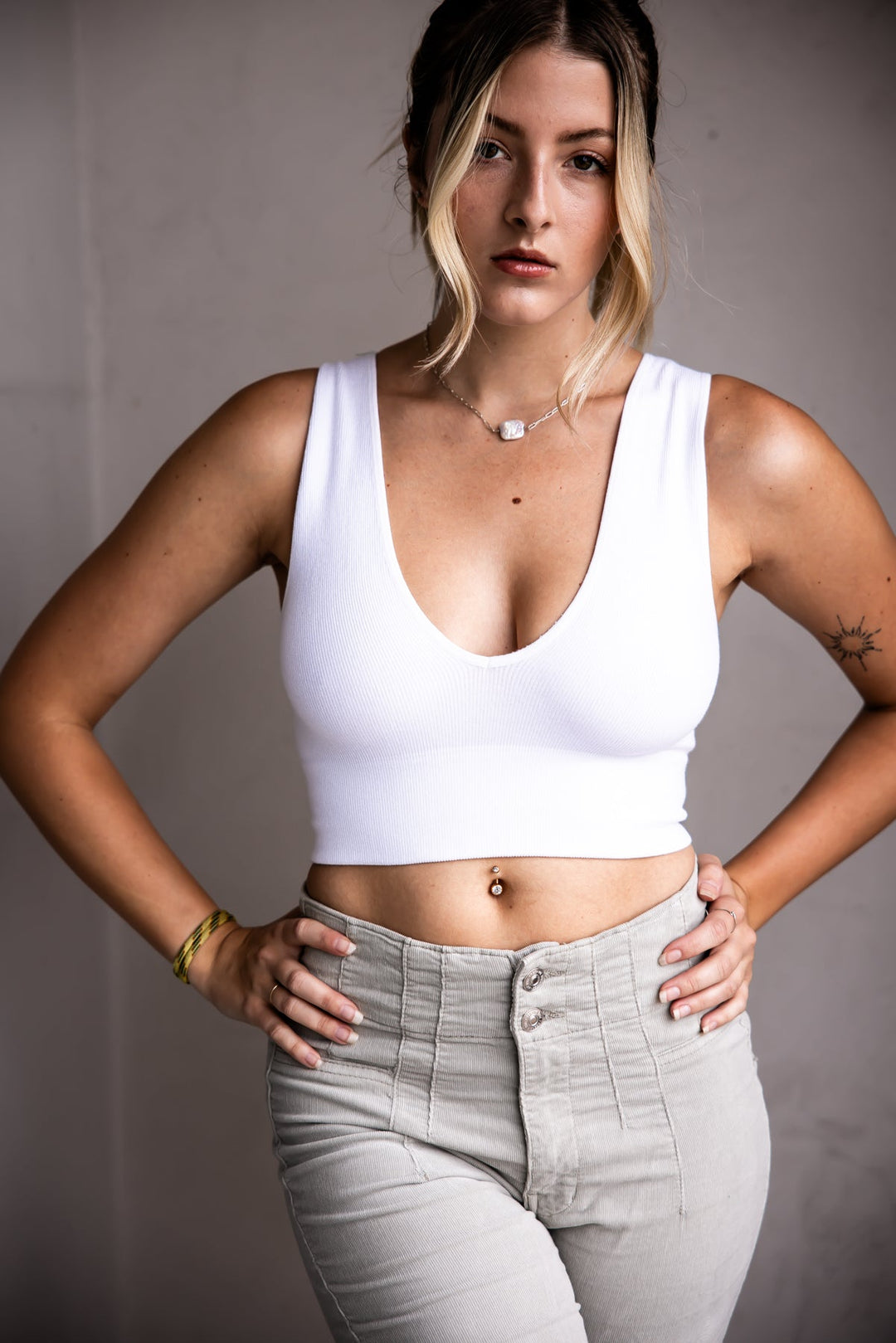 Jayden P Boutique - Seamless Finely Ribbed Plunged Neck Crop Top - White - SMALL/MEDIUM