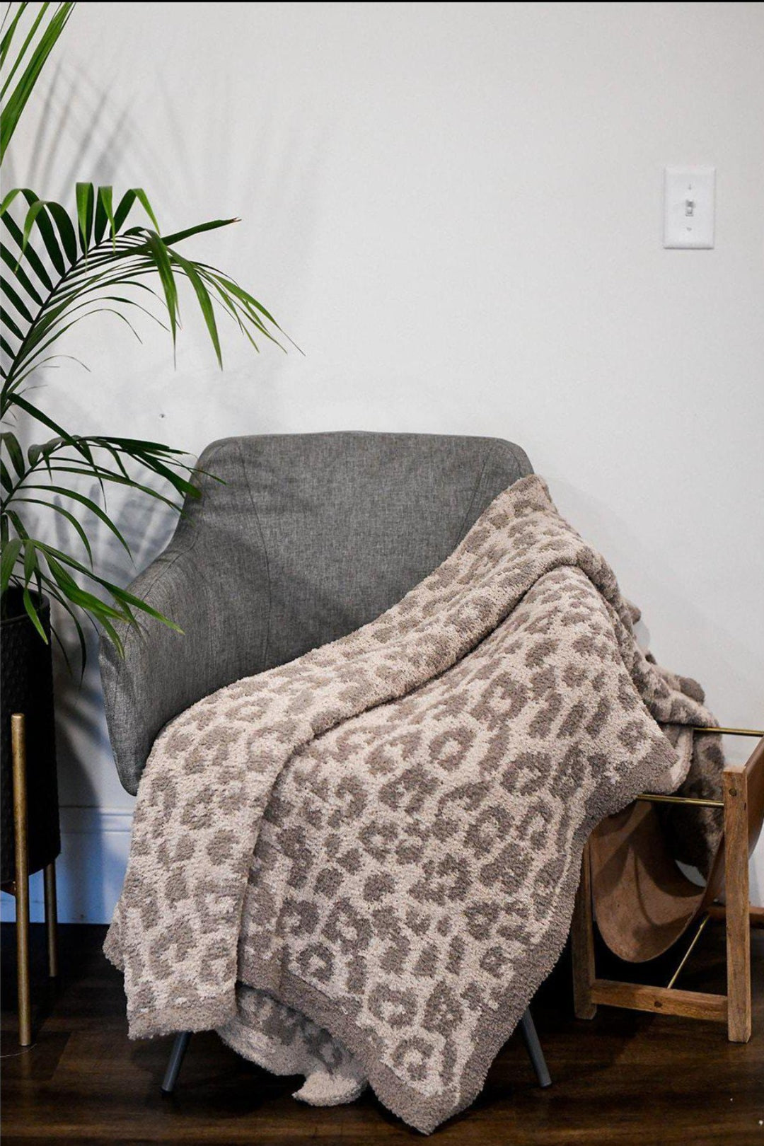 LUXE LEOPARD JACQUARD BLANKET#color_taupegray