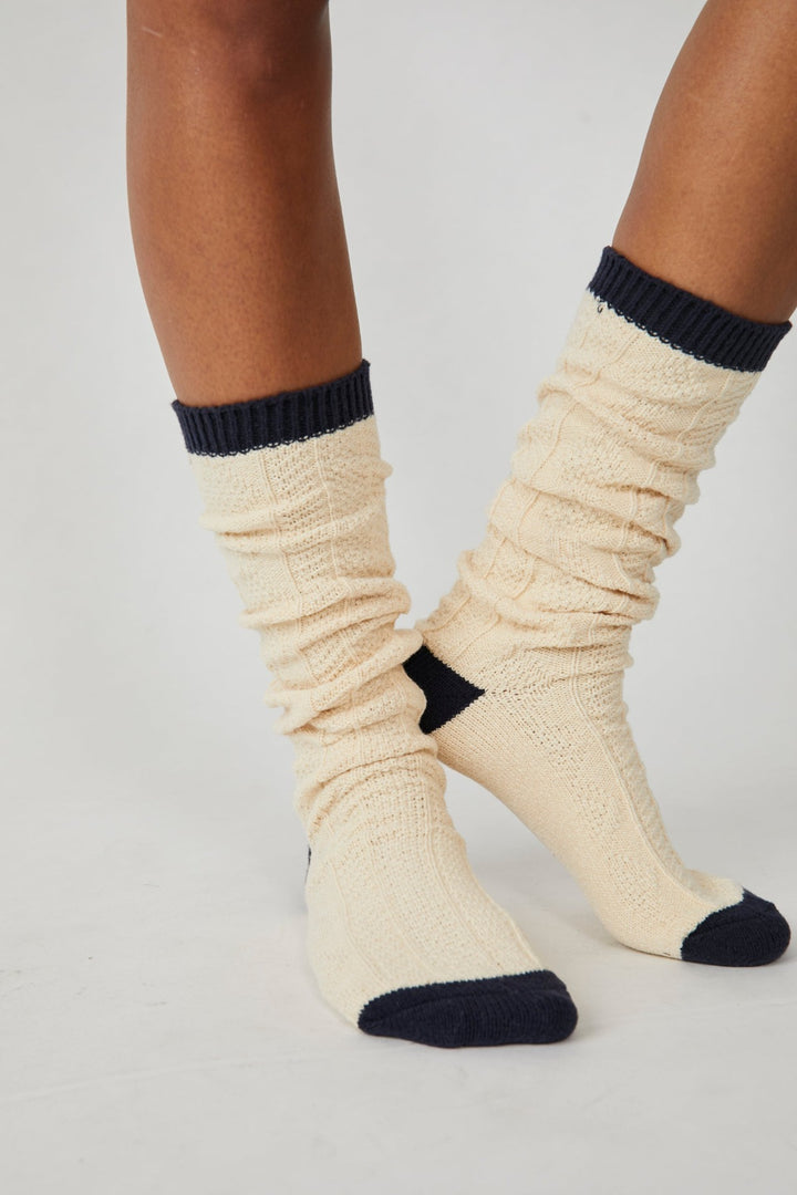 FREE PEOPLE - DREW CABLE SLOUCHY SOCKS - IVORY & NAVY